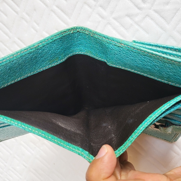 GUCCI Monogram Piston Lock Compact Wallet Turquoise w/COA - Picture 8 of 12